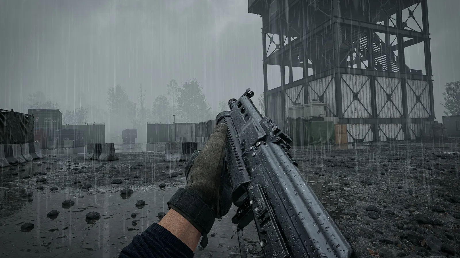 PP-19 Bizon con un gran cargador cilíndrico en un mapa lluvioso