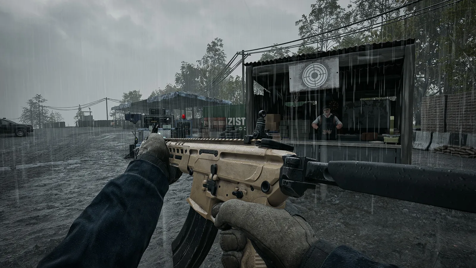 TCX Spear: el rifle en manos del jugador en un campo de tiro bajo la lluvia